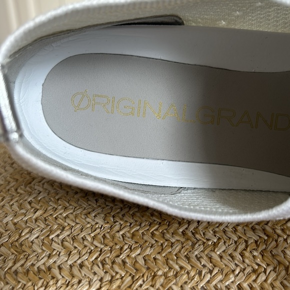 Cole Haan size9b - Picture 3 of 6